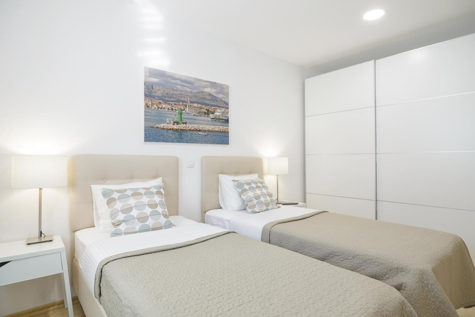 Semesterbostad Aspalathos - With Free Parking, Near The Beach, A Few Minutes' Walking Distance To The Unesco Palace Split