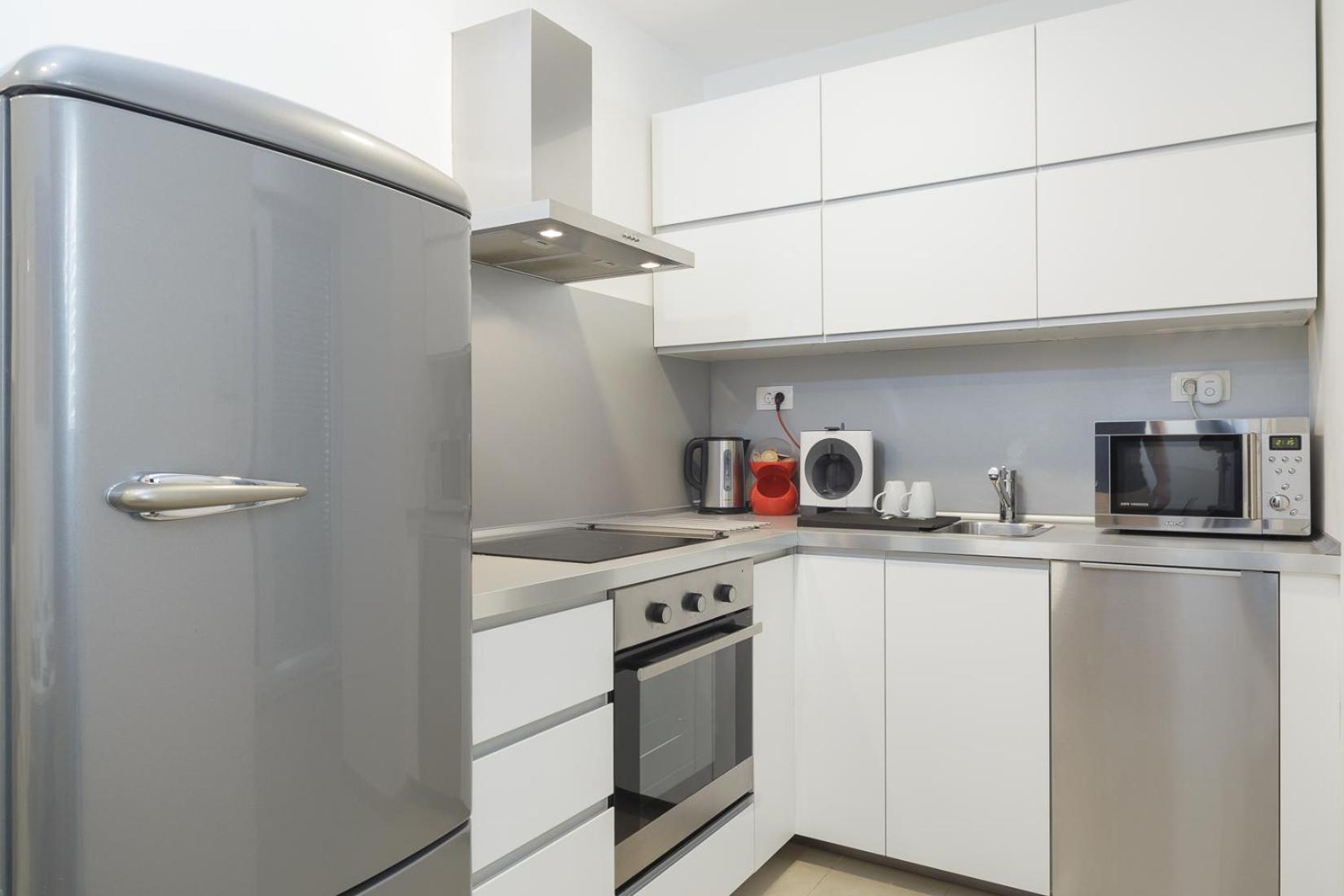 Semesterbostad Aspalathos - With Free Parking, Near The Beach, A Few Minutes' Walking Distance To The Unesco Palace
