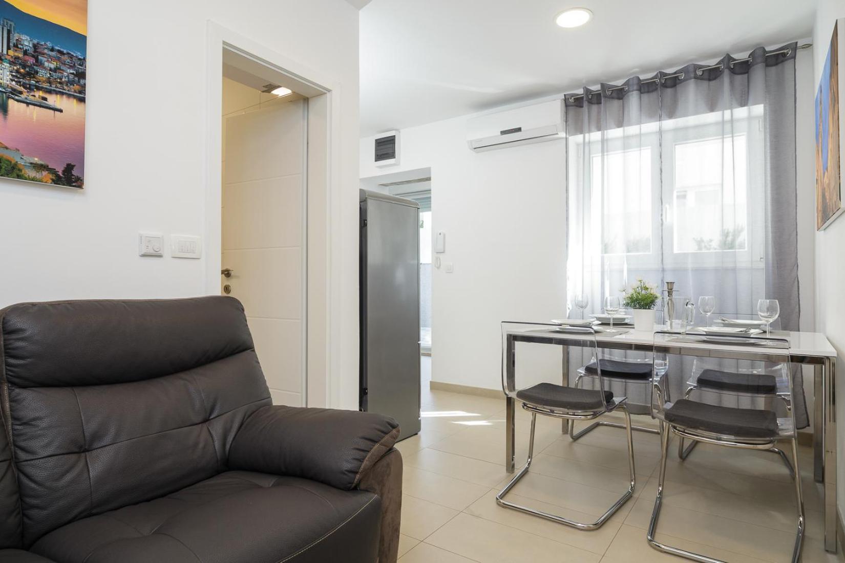 Semesterbostad Aspalathos - With Free Parking, Near The Beach, A Few Minutes' Walking Distance To The Unesco Palace *