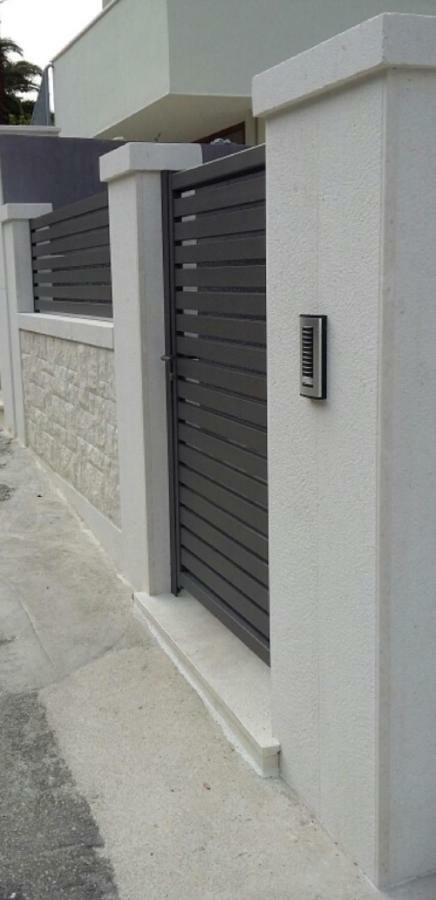 Semesterbostad Aspalathos - With Free Parking, Near The Beach, A Few Minutes' Walking Distance To The Unesco Palace Split
